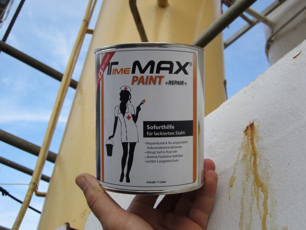 Resultado final de la reparación de pintura en el casco