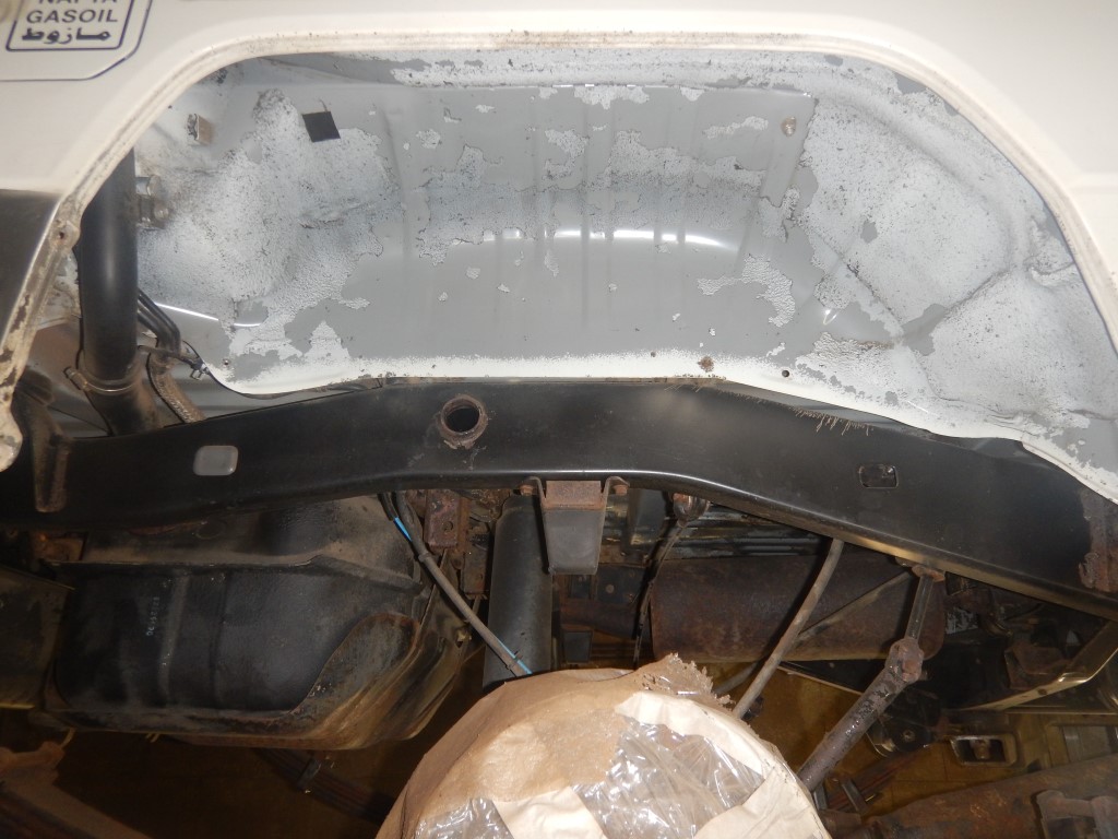 Toyota HZJ - zona de transmisión pintada