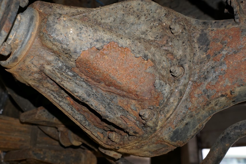 Toyota HZJ 78 - corrosión en zona del diferencial