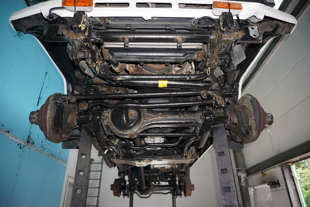 Toyota HZJ - zona de escape y transmisión tras tratamiento